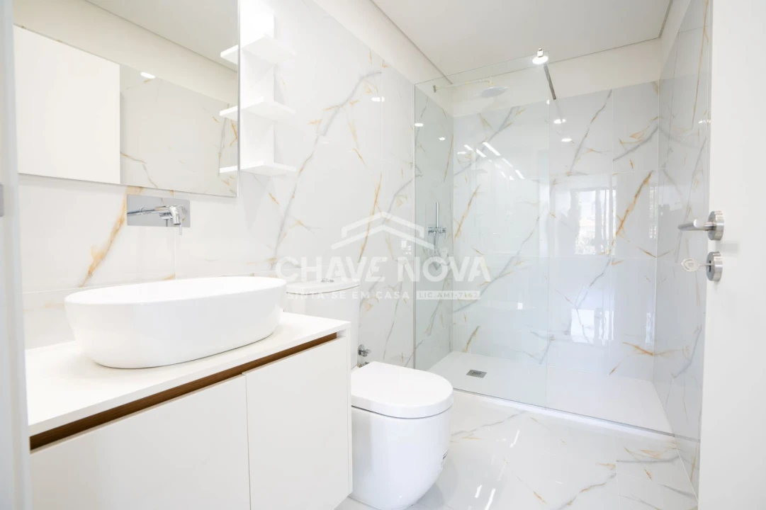 Apartamento T2 para Venda em Cedofeita, Santo Ildefonso, Sé, Miragaia, São Nicolau e Vitória Foto 11