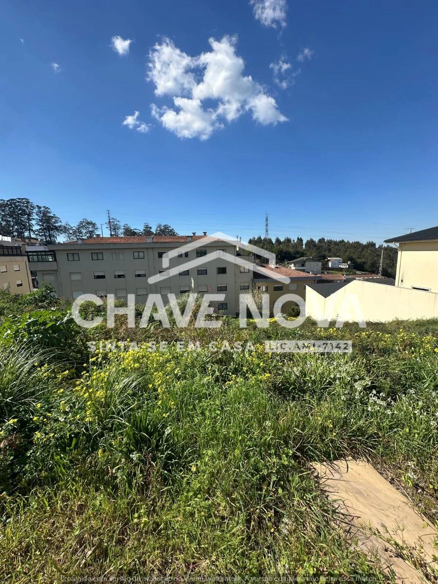 Terreno para Venda em Paços de Brandão Foto 3