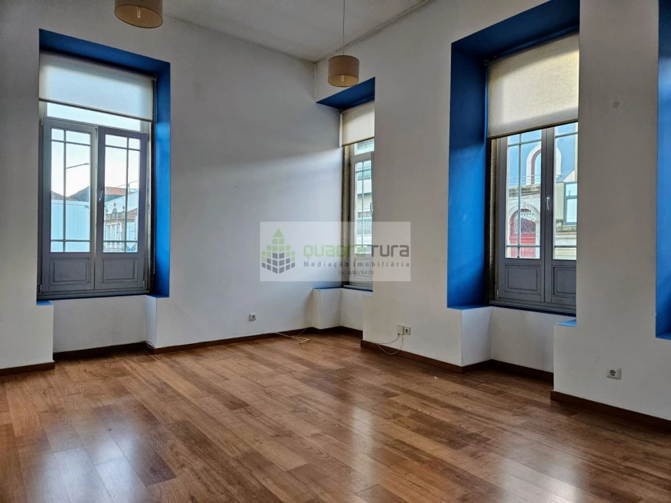 Apartamento T1 para Venda em Paranhos Foto 1