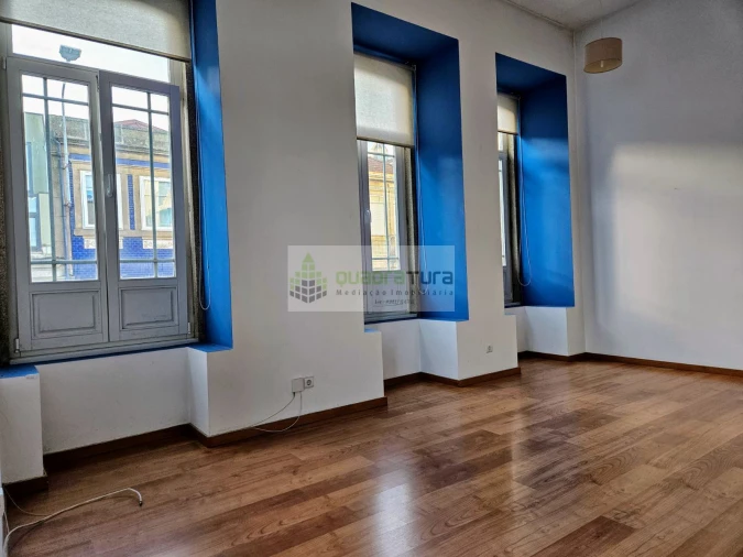 Apartamento T1 para Venda em Paranhos Foto 3