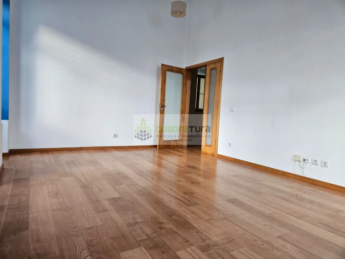 Apartamento T1 para Venda em Paranhos Foto 4