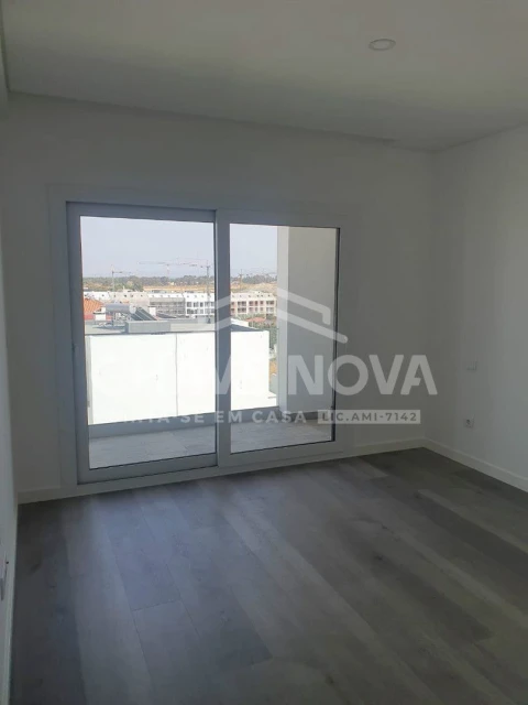 Apartamento T1 para Venda em Corroios