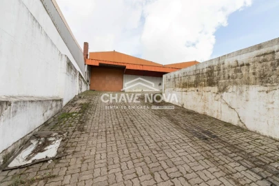 Armazém para Arrendamento em Santa Maria de Lamas