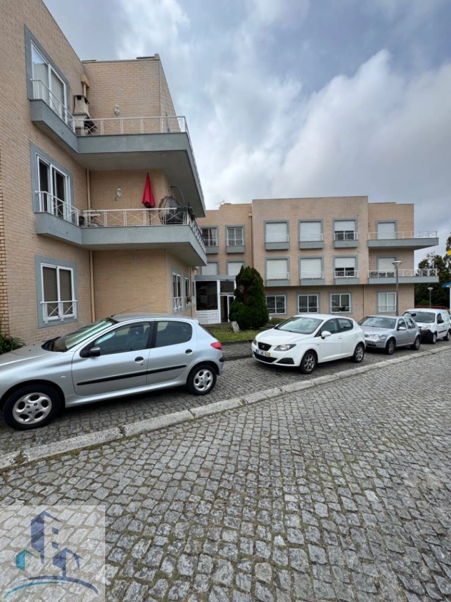 Apartamento T2 para Venda em Nogueira da Regedoura Foto 3