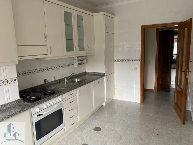 Apartamento T2 para Venda em Nogueira da Regedoura Foto 8