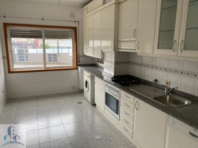 Apartamento T2 para Venda em Nogueira da Regedoura Foto 9