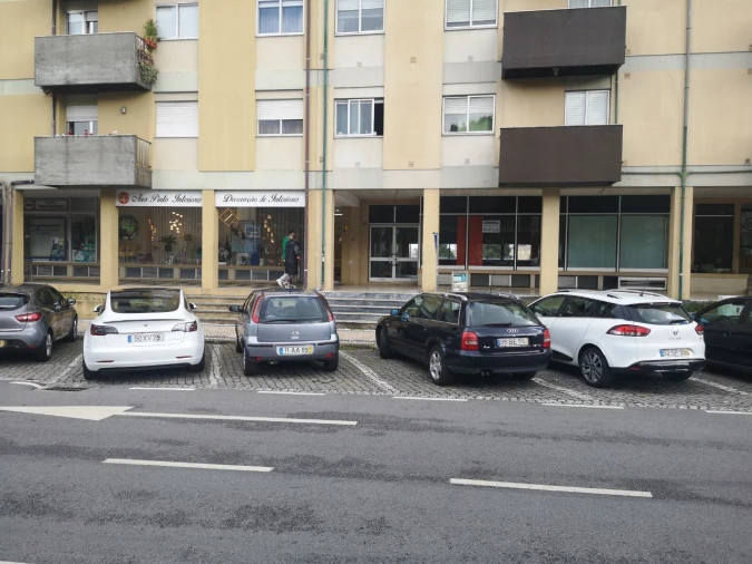 Loja para Arrendamento em São João da Madeira Foto 3