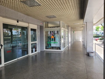 Loja para Venda em Gondomar (São Cosme), Valbom e Jovim