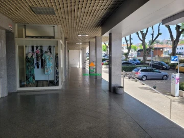 Loja para Venda em Gondomar (São Cosme), Valbom e Jovim