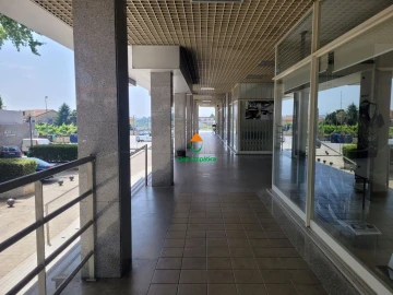 Loja para Venda em Gondomar (São Cosme), Valbom e Jovim