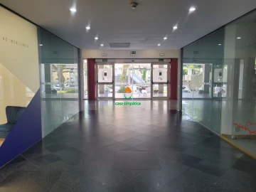 Loja para Venda em Gondomar (São Cosme), Valbom e Jovim