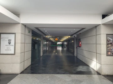 Loja para Venda em Gondomar (São Cosme), Valbom e Jovim