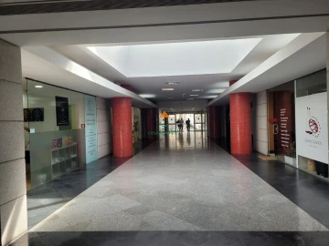 Loja para Venda em Gondomar (São Cosme), Valbom e Jovim