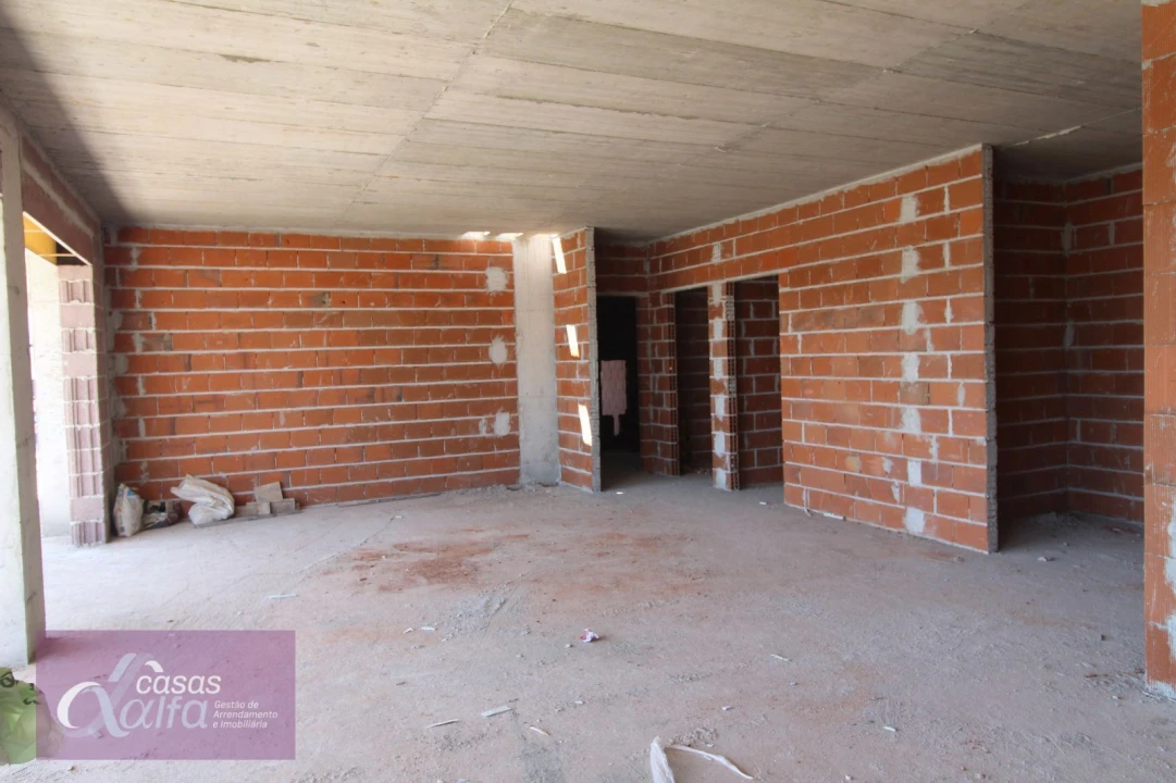 Apartamento T4 para Venda em Parceiros e Azoia Foto 12