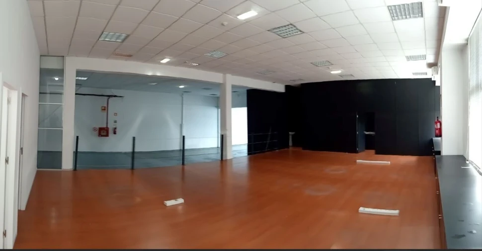 Armazém para Arrendamento em Paranhos Foto 2