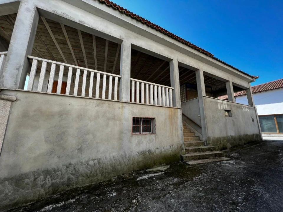 Moradia T12 para Venda em Torre de D. Chama Foto 6