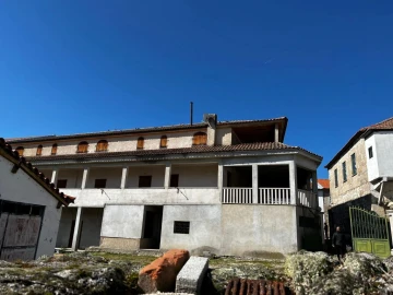 Moradia T12 para Venda em Torre de D. Chama