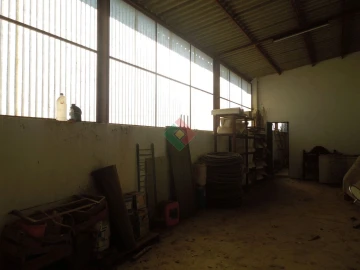 Armazém para Venda em Santa Maria da Devesa