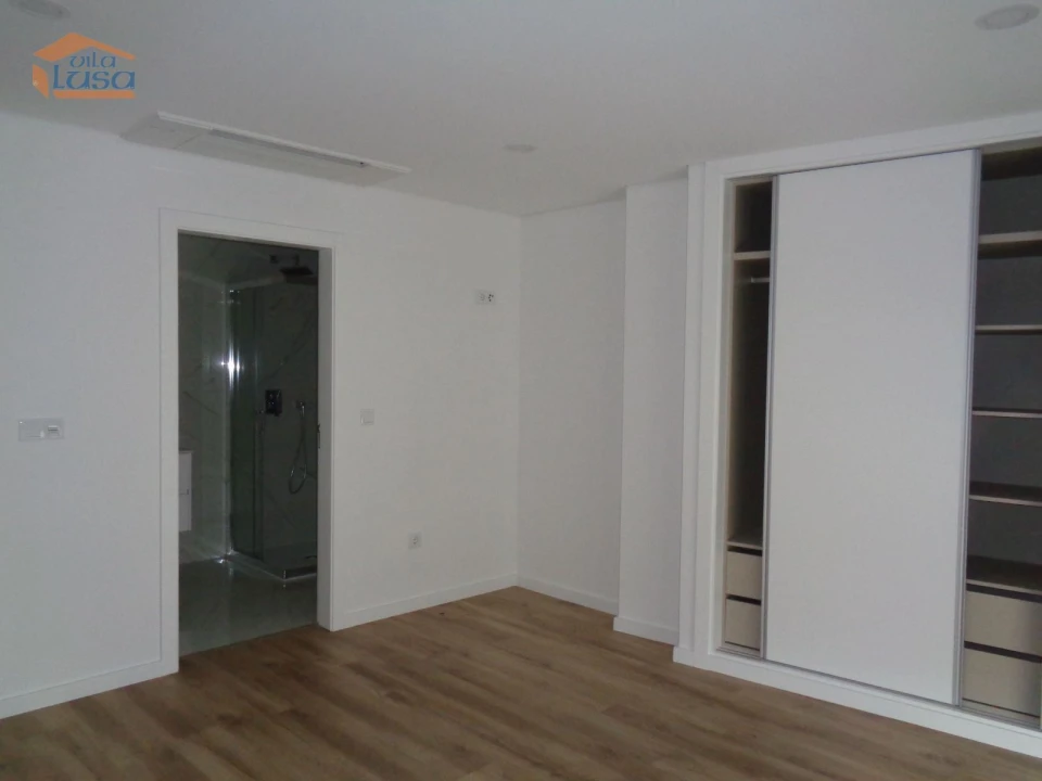 Apartamento T4 para Venda em Viseu Foto 5
