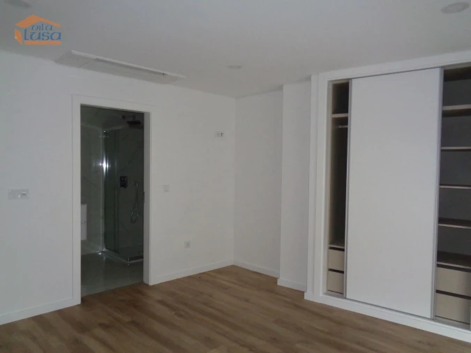 Apartamento T4 para Venda em Viseu Foto 5