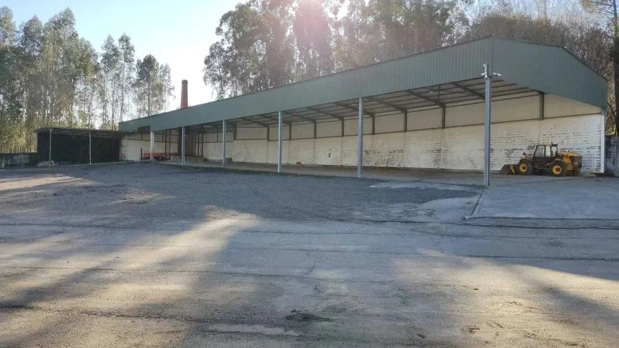 Armazém para Arrendamento em Fiães
