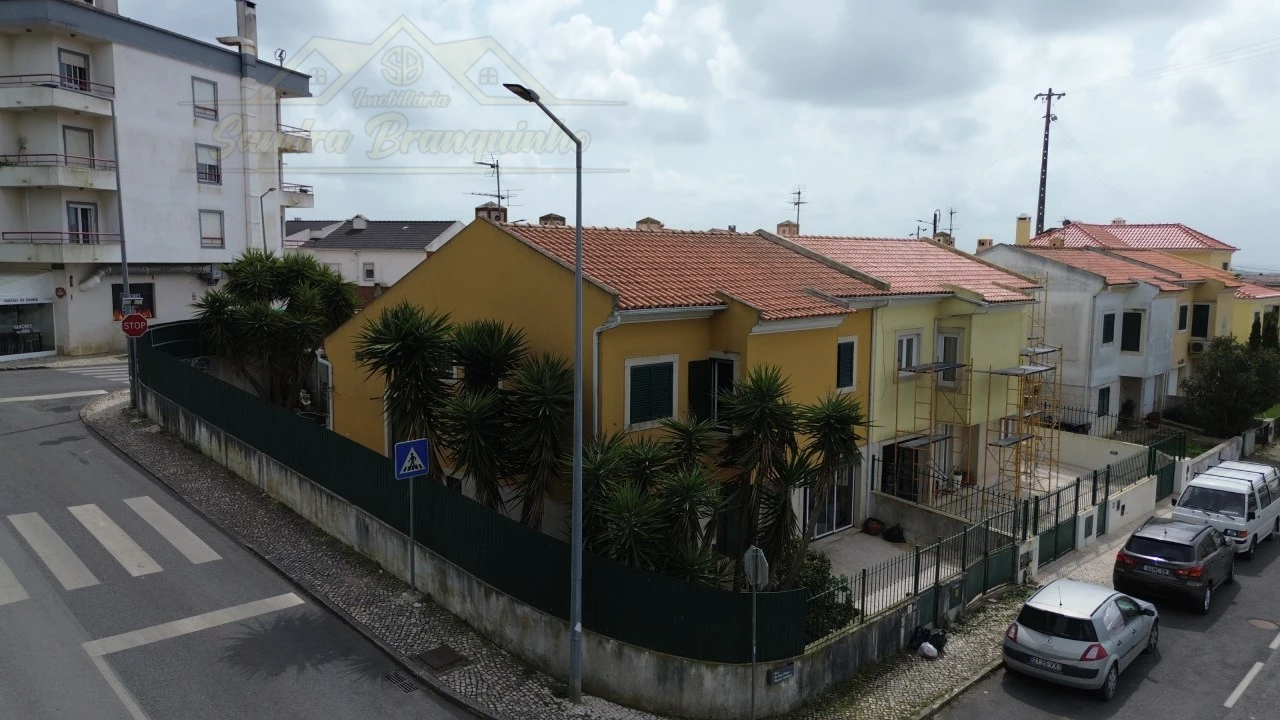 Moradia T4 para Venda em Sobral de Monte Agraço Foto 1
