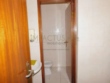 Loja para Arrendamento em Coronado (São Romão e São Mamede)