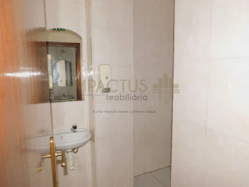 Loja para Arrendamento em Coronado (São Romão e São Mamede)
