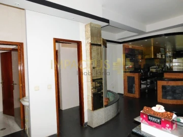 Loja para Arrendamento em Coronado (São Romão e São Mamede)