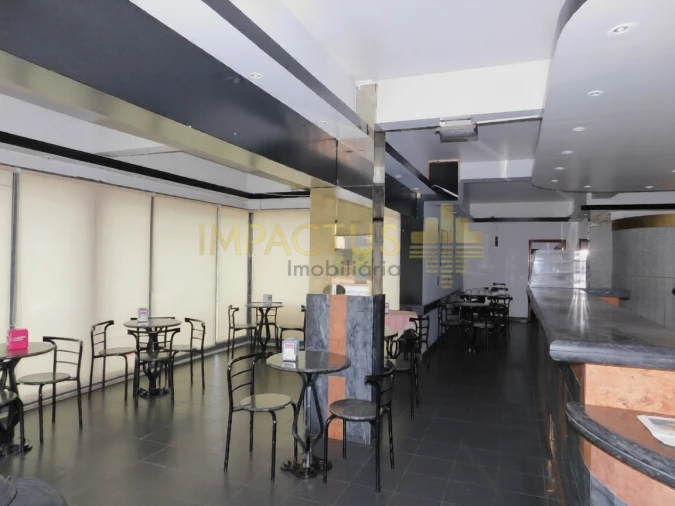 Loja para Arrendamento em Coronado (São Romão e São Mamede) Foto 5