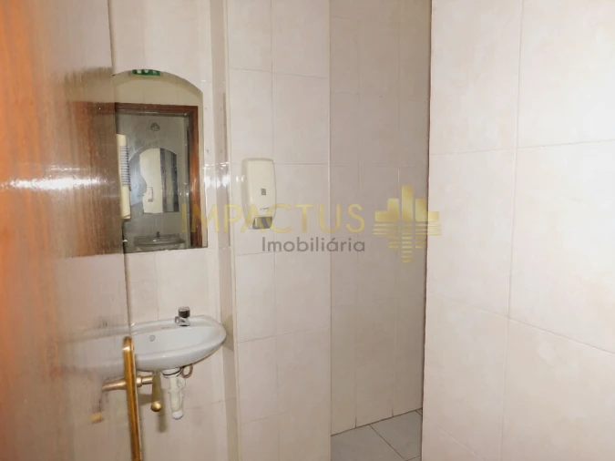 Loja para Arrendamento em Coronado (São Romão e São Mamede) Foto 8