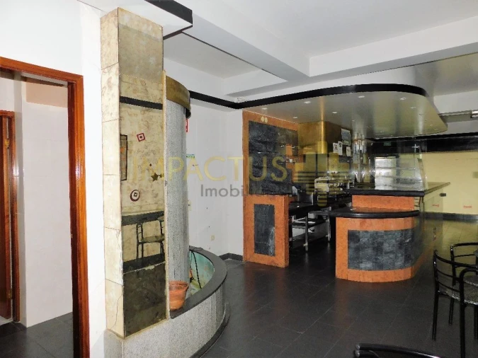 Loja para Arrendamento em Coronado (São Romão e São Mamede) Foto 6