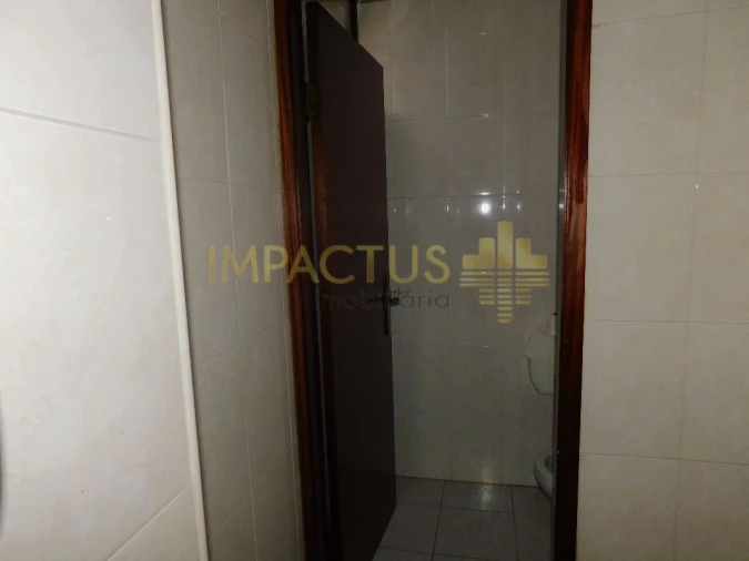 Loja para Arrendamento em Coronado (São Romão e São Mamede) Foto 12