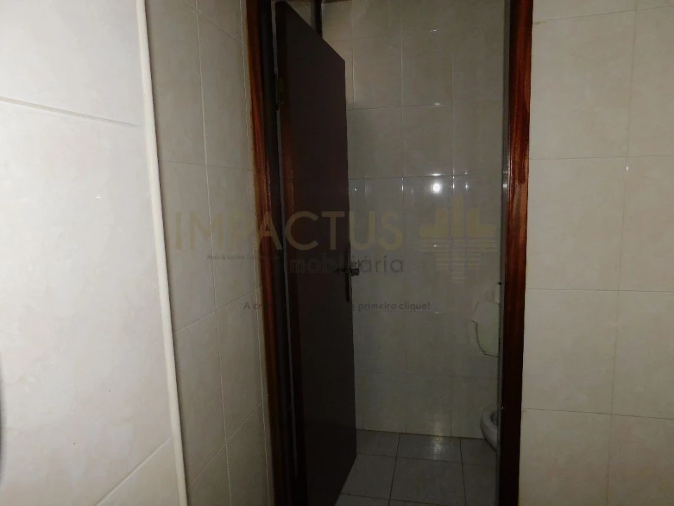 Loja para Arrendamento em Coronado (São Romão e São Mamede) Foto 12