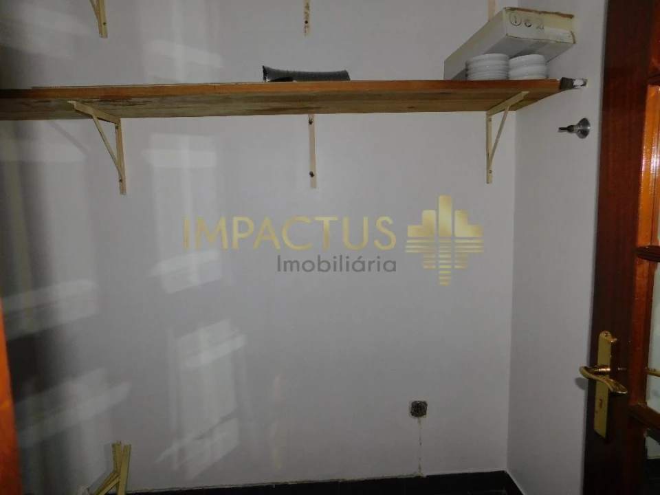 Loja para Arrendamento em Coronado (São Romão e São Mamede) Foto 11