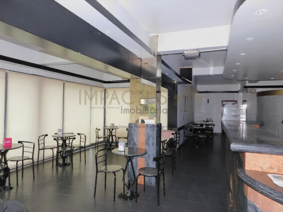 Loja para Arrendamento em Coronado (São Romão e São Mamede) Foto 5