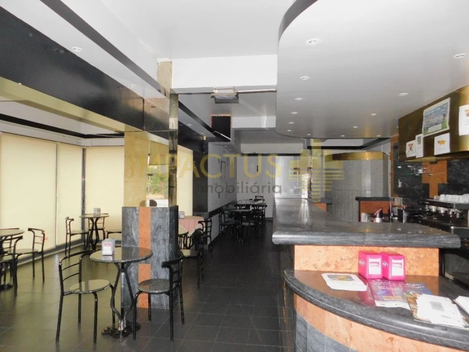 Loja para Arrendamento em Coronado (São Romão e São Mamede) Foto 1