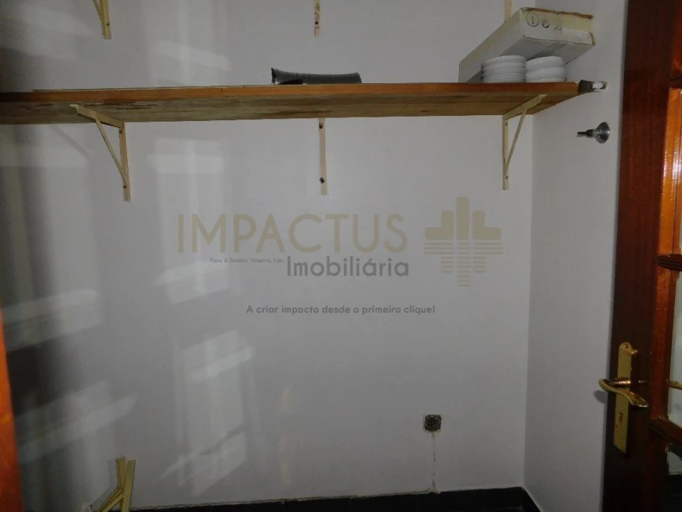 Loja para Arrendamento em Coronado (São Romão e São Mamede) Foto 11