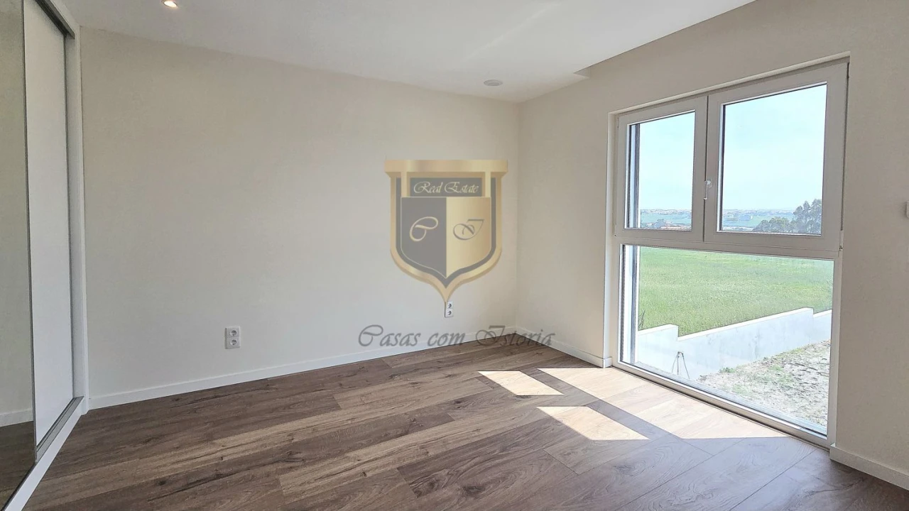 Moradia T4 para Venda em Silveira Foto 15