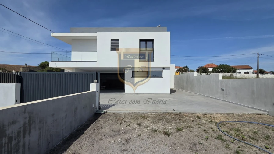 Moradia T4 para Venda em Silveira Foto 24