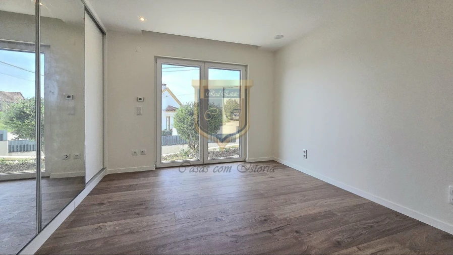 Moradia T4 para Venda em Silveira Foto 17