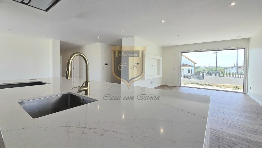 Moradia T4 para Venda em Silveira Foto 7