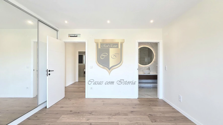 Moradia T4 para Venda em Silveira Foto 12