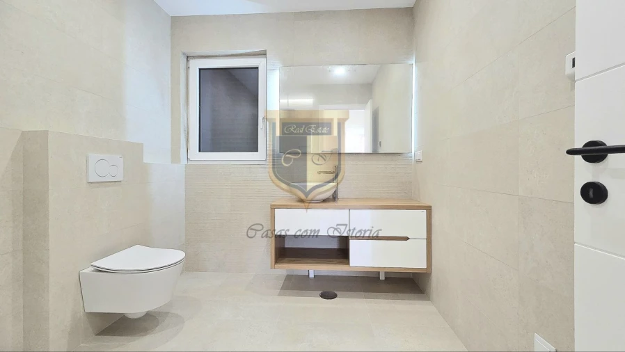 Moradia T4 para Venda em Silveira Foto 16