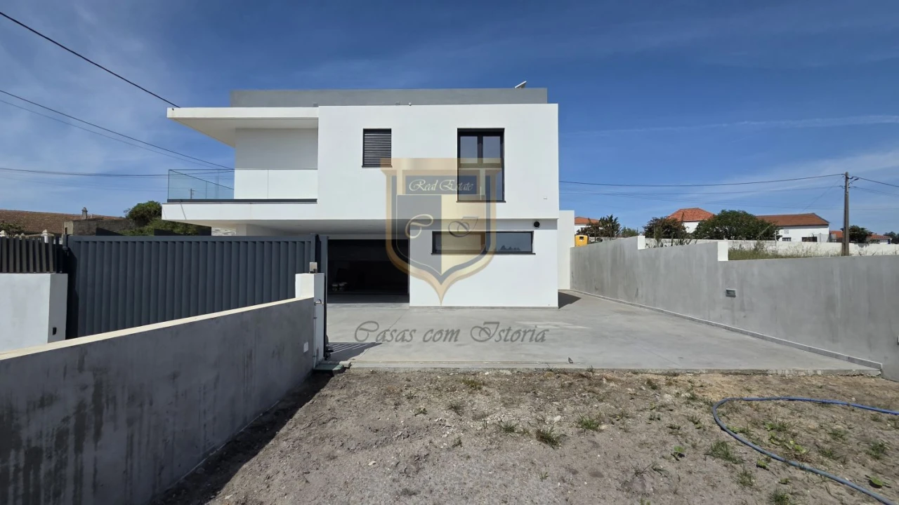 Moradia T4 para Venda em Silveira Foto 24