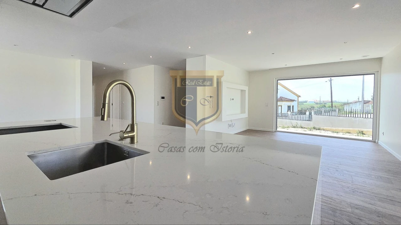 Moradia T4 para Venda em Silveira Foto 7