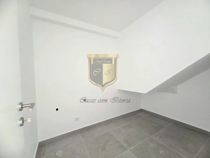 Moradia T4 para Venda em Silveira Foto 29