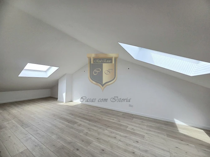 Moradia T4 para Venda em Silveira Foto 25