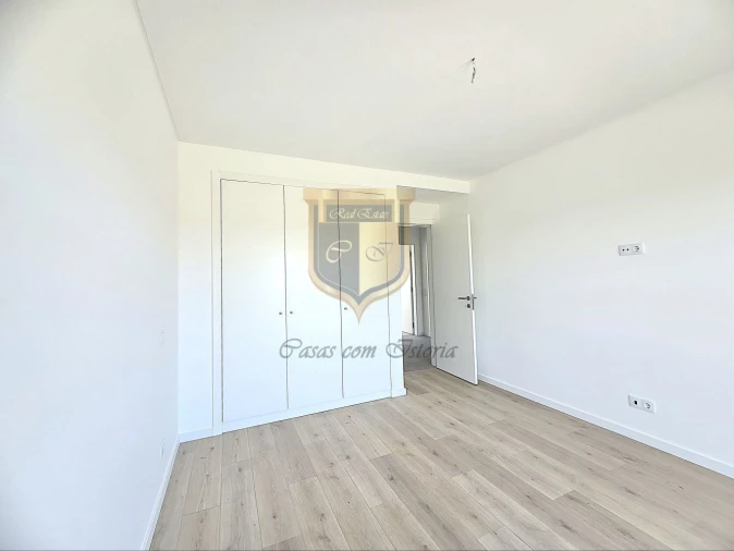 Moradia T4 para Venda em Silveira Foto 21