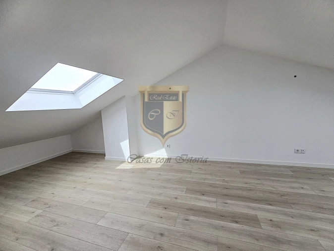 Moradia T4 para Venda em Silveira Foto 24